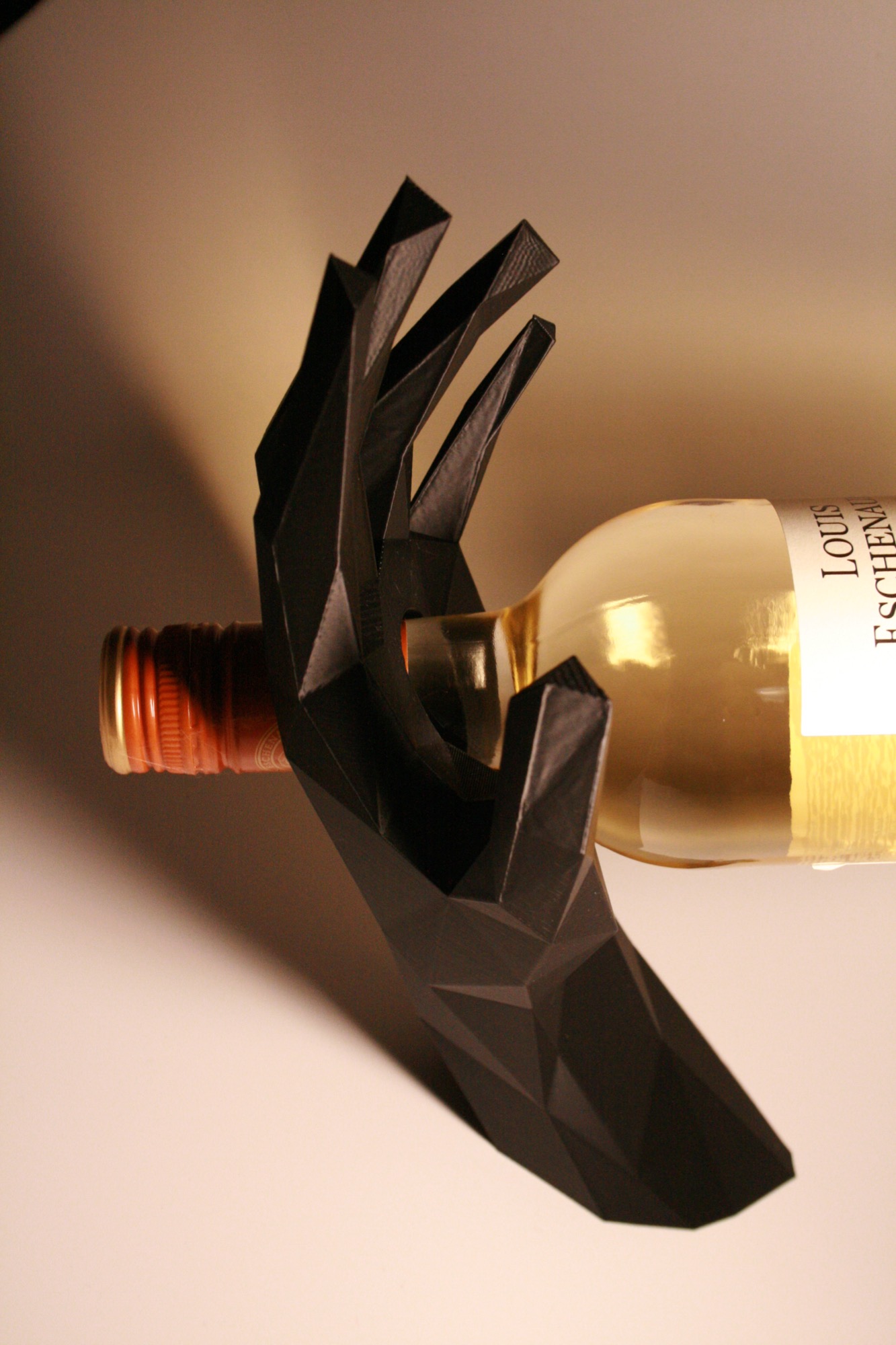 Рука (подставка под вино)